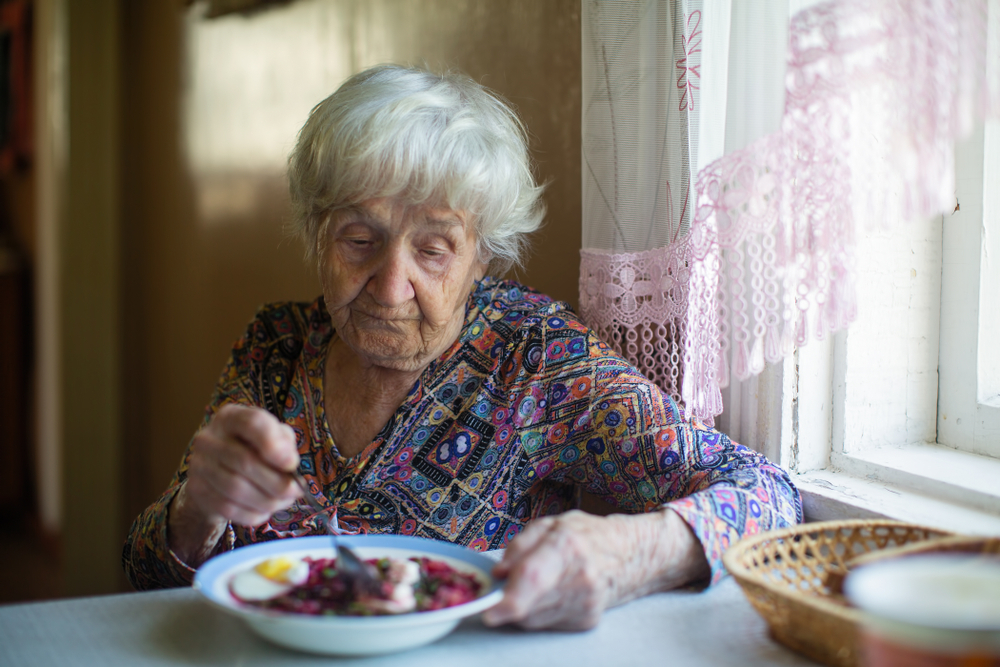 4 Tips For Dementia Caregivers to Follow at Mealtime