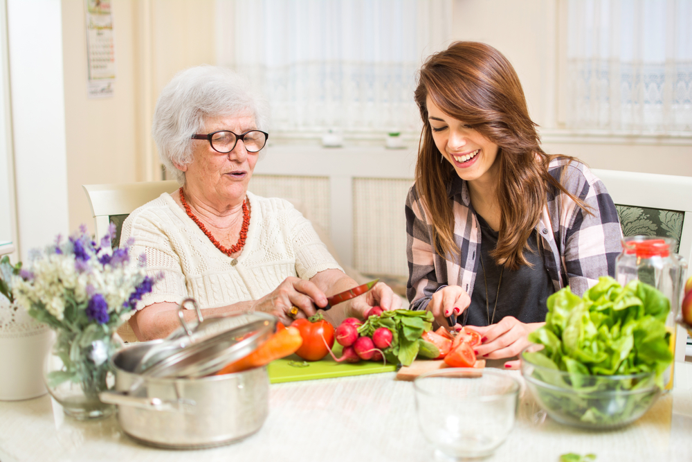 eating a healthy diet to manage sundowning symptoms