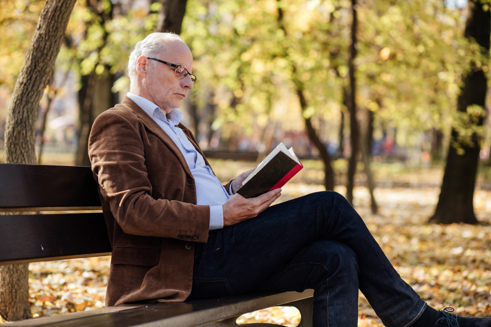 reading books to help slow the progression of Alzheimer's disease